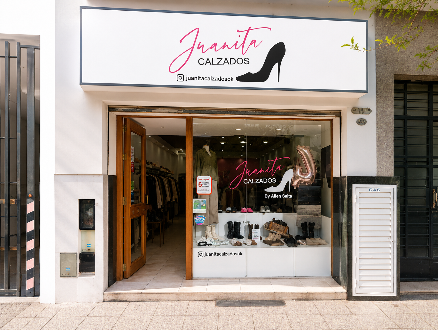 Fachada del local de Juanita Calzados